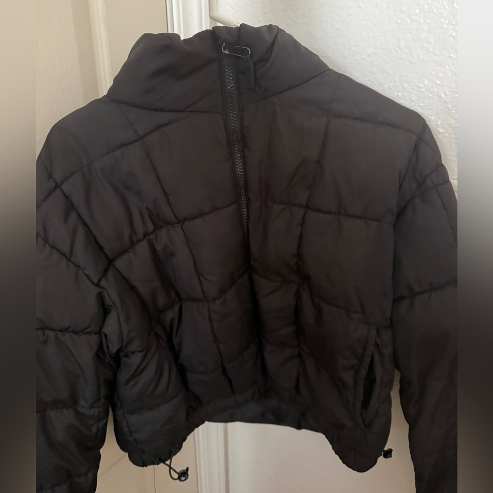 Women's Black Cropped Puffer Jacket